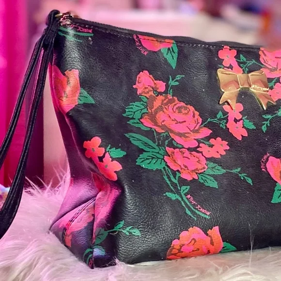 Betsey Johnson Faux Leather Floral Cosmetics Bag Medium Makeup Pouch Black/Red - Picture 2 of 8
